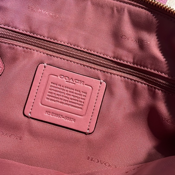 COACH pink purse with dust bag ! Used once and in awesome condition - Picture 6 of 10